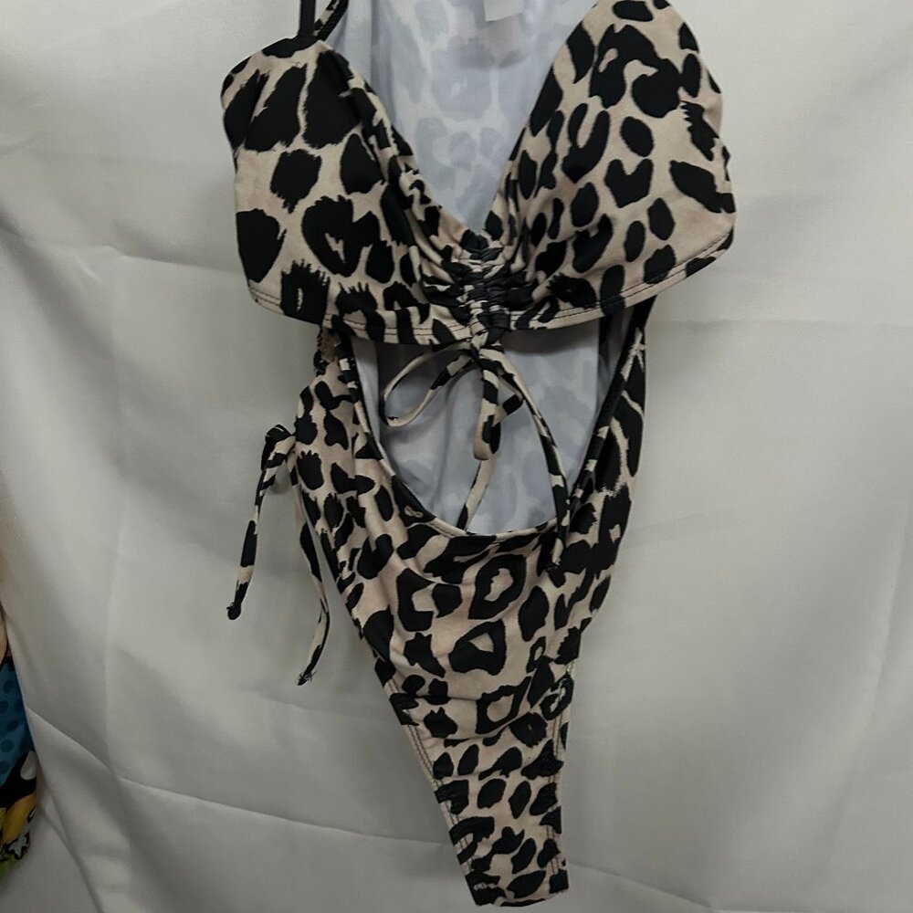 One Piece Swimsuit Womens Size Medium Leopard Print cutouts Unbranded